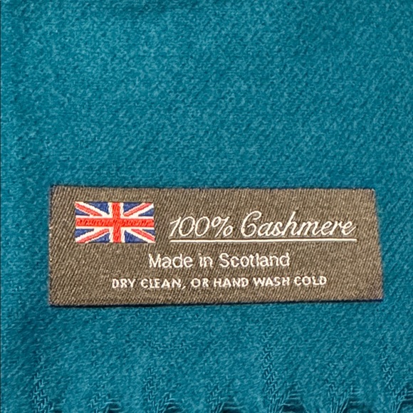 Gorgeous 100% cashmere fringed scarf in beautiful aqua/teal color - EUC! - Picture 2 of 6